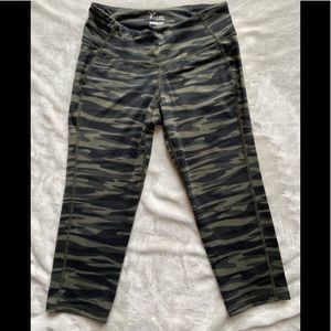 Old Navy crop leggings